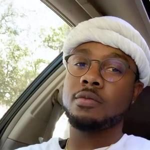 Meet your Posher, Derrick